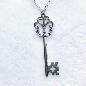 925 Sterling Silver Skeleton Key Necklace 1 NWT